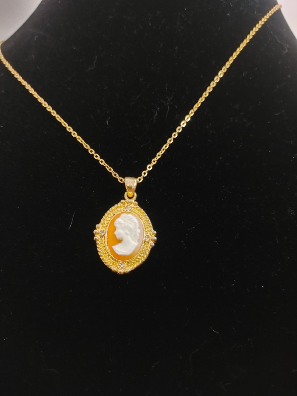 Vintage Gold Cameo Pendant Necklace in White and Amber